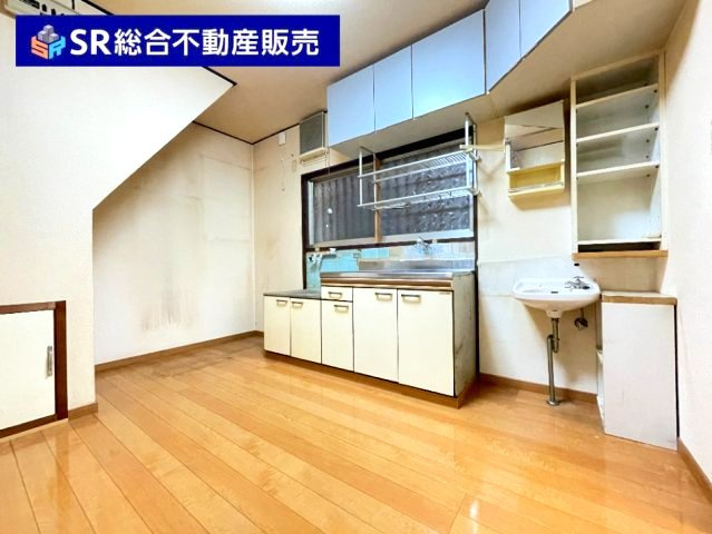 新池島町3丁目中古戸建の居間・リビング|1階居間・リビング：隣の和室と合わせるとリビングとして広々使用できます★