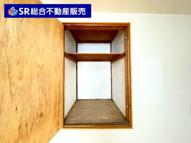 新池島町3丁目中古戸建の収納|開きドアなので開閉がしやすい収納です
