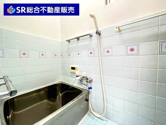 新池島町3丁目中古戸建の浴室|お風呂には窓もあり、換気がバッチリとできます☆