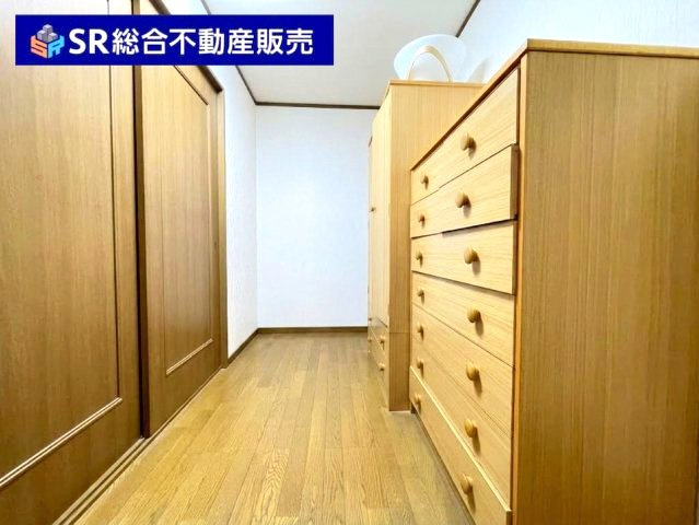 新町中古戸建の洋室|3階納戸：使い方は自由です！ウォークインクローゼットとしても、書斎としても◎（AIで残置物除去済）