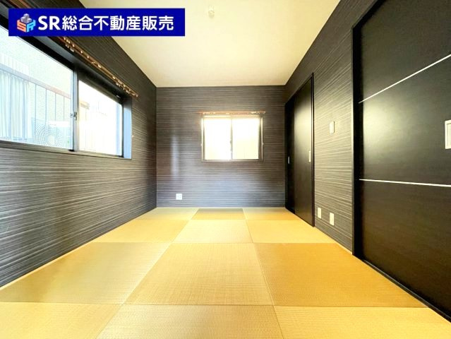 池島町2丁目中古戸建の和室|2階6.0帖和室：琉球畳がお洒落な和室です。寝室にも個人のお部屋としても使用できます
