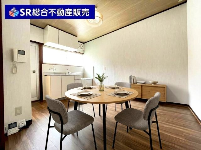 中石切町5丁目中古戸建のキッチン|1階ダイニング：ご家族集まって食事できる広さのダイニングです♪（家具はCGによるイメージです。）