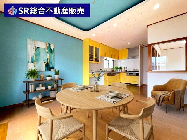 六万寺町1丁目中古戸建の居間・リビング|リビングは12帖♪ご家族でゆったりとお過ごしいただける空間です！（インテリアはAIイメージ）