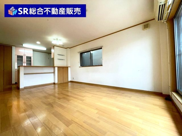 布市町2丁目中古戸建の居間・リビング|ゆったり過ごせるリビングです