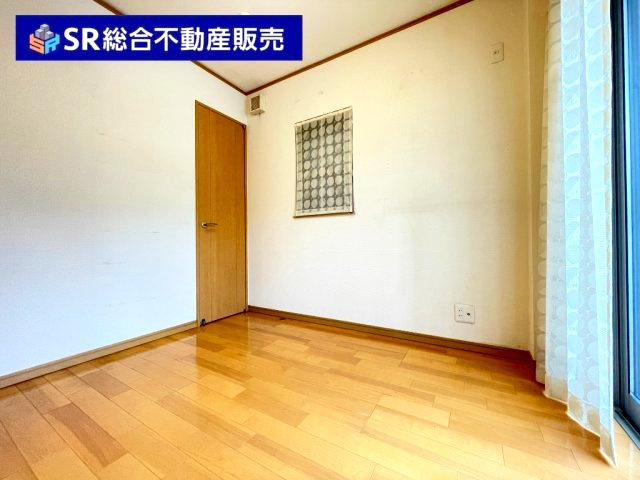 布市町2丁目中古戸建の洋室|シンプルで使いやすい洋室です！