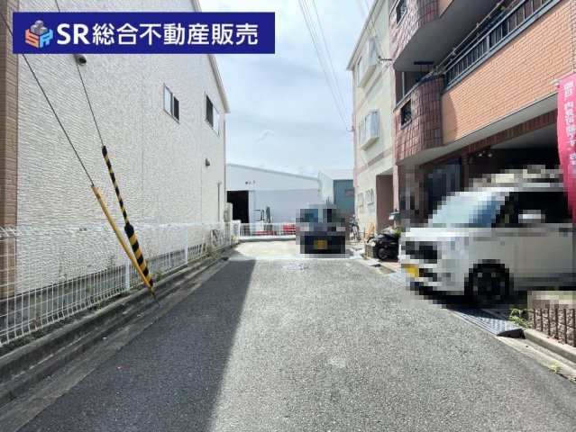 横小路町5丁目中古戸建の前面道路含む現地写真|前面道路含む現地写真です