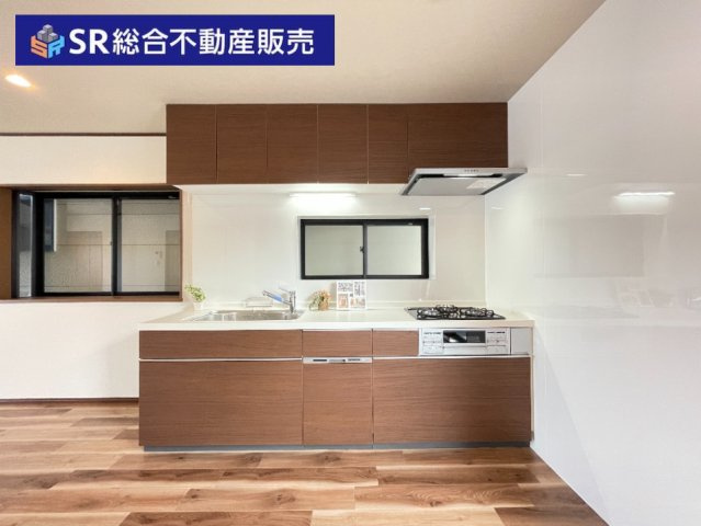 横小路町5丁目中古戸建のキッチン|設備の充実したシステムキッチンで快適にお料理できます♪