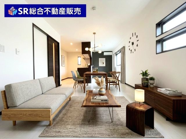 布市町3丁目中古戸建の居間・リビング|ご家族と毎日顔を合わせられる造りでゆったりとお過ごしいただける空間です！（インテリアはAIイメージ・残置物削除）