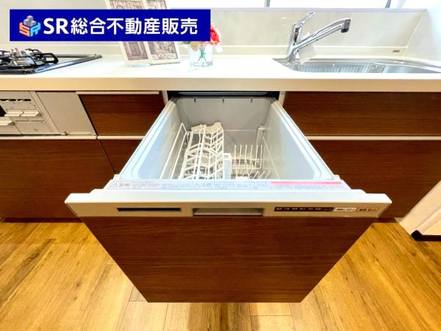末広町中古戸建の設備|食洗機付なので、洗い物の手間が省けます♪
