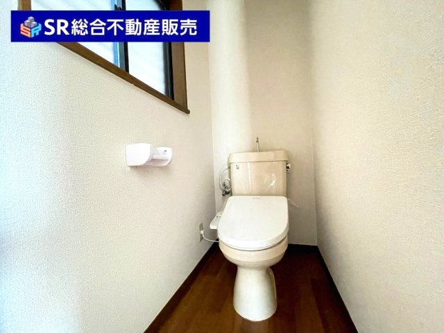 豊浦町中古戸建のトイレ|トイレは2か所にあり朝の身支度がスムーズに行えます！