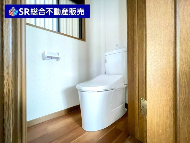 豊浦町中古戸建のトイレ|2か所とも温水洗浄便座付きです♪