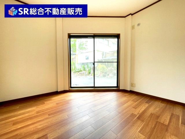 豊浦町中古戸建の洋室|コンパクトで使いやすい洋室です