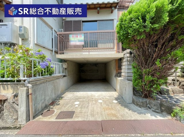 北石切町中古戸建の駐車場|ビルトインガレージ1台分ございます！
幅2500、奥行4350、高さ1560