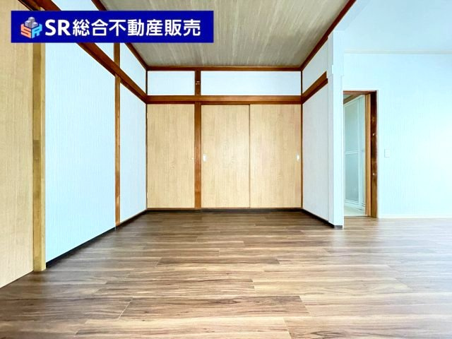 北石切町中古戸建の居間・リビング|ダイニングテーブルも置けるスペースがございます！