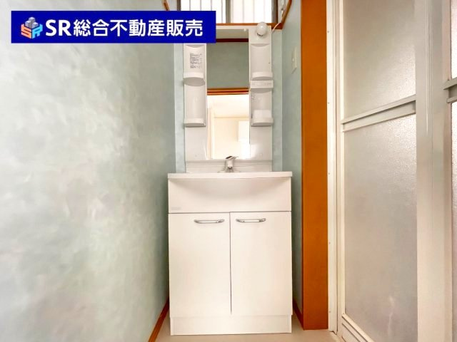 北石切町中古戸建の独立洗面台|当日予約も大歓迎です！土日祝、雨の日やお子様連れのお客様の送迎も可能ですのでお気になさらずお問合せ下さい。お仕事終わりのお時間にも柔軟に対応致しますのでお気軽にお申し付け下さいませ。