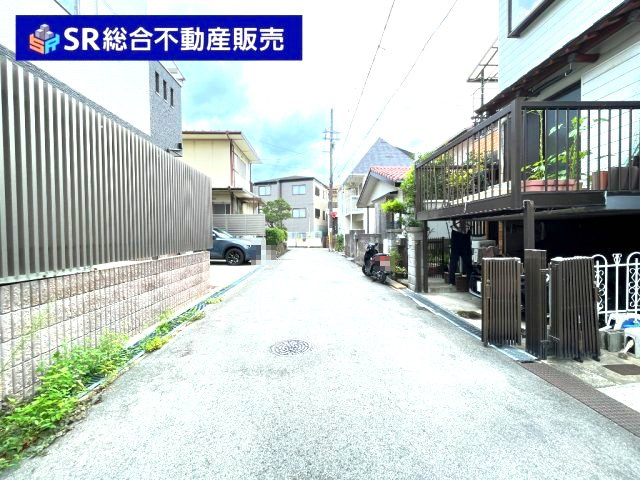 北石切町中古戸建の前面道路含む現地写真|前面道路含む現地写真です