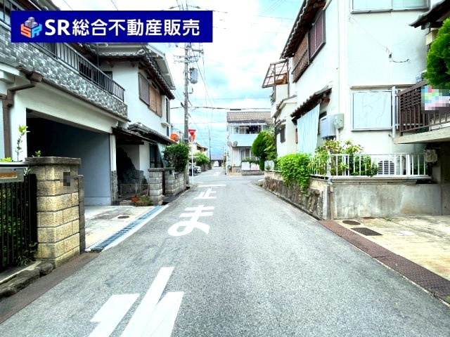 北石切町中古戸建の前面道路含む現地写真|前面道路含む現地写真です