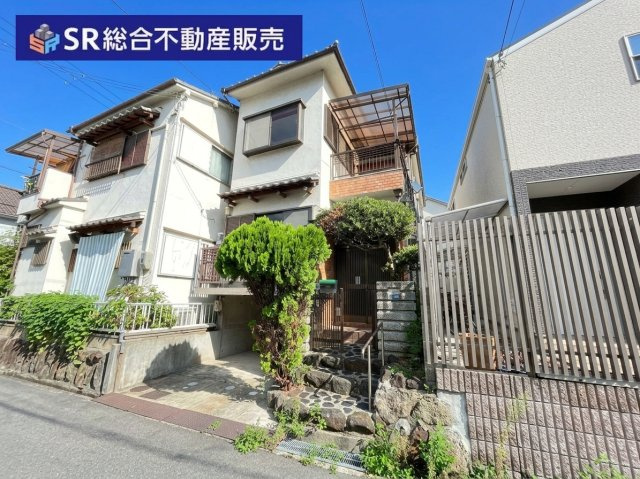 北石切町中古戸建の外観|スーパー・ドラッグストア徒歩10分圏内の立地♪収益物件としても◎