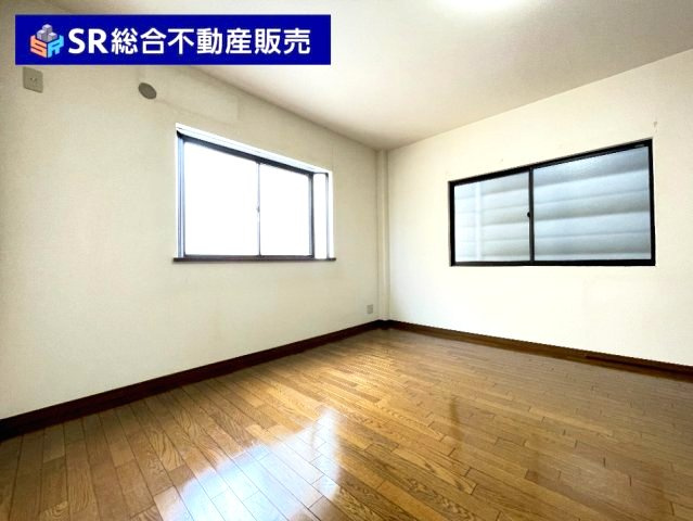 本町中古戸建の寝室|当日予約も大歓迎です！土日祝、雨の日やお子様連れのお客様の送迎も可能ですのでお気になさらずお問合せ下さい。お仕事終わりのお時間にも柔軟に対応致しますのでお気軽にお申し付け下さいませ