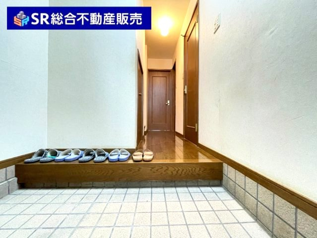 本町中古戸建の玄関|シューズボックスを置けるスペースがございます！