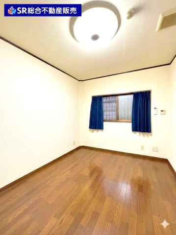 花園東町2丁目中古戸建の洋室|個人の部屋や寝室として使える洋室です（室内写真は加工により家具等を消しています。）