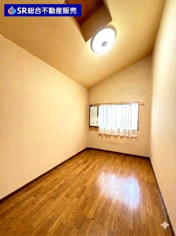 花園東町2丁目中古戸建の子供部屋|お子さんのいるうちは子供部屋に使ってはいかがでしょうか（室内写真は加工により家具等を消しています。）