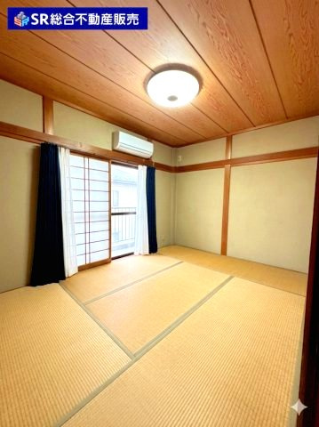 花園東町2丁目中古戸建の寝室|寝る時は布団派の方にはピッタリのお部屋です！（室内写真は加工により家具等を消しています。）