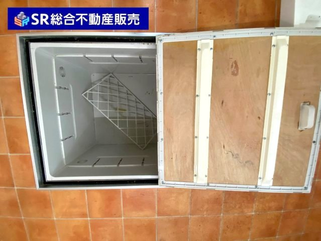花園東町3丁目中古戸建の収納|弊社は中古戸建のご紹介、その後のリフォームのご提案、
賃貸物件のご紹介、すべてご対応可能です。
お客様にあったプランをご提案致します。
まずはお問合せ下さいませ。