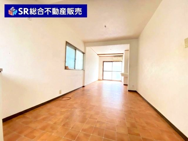 花園東町3丁目中古戸建の居間・リビング|家族でお寛ぎ頂けます