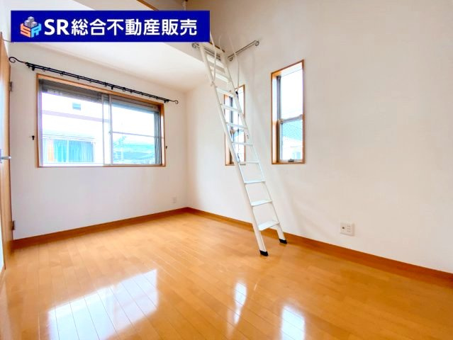花園東町3丁目中古戸建の寝室|落ち着いて過ごせるお部屋なので、寝室にいかがでしょうか