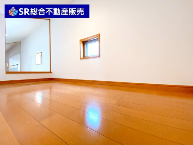 花園東町3丁目中古戸建の洋室|ロフトは2か所にあり、お子様の遊び場にピッタリです！