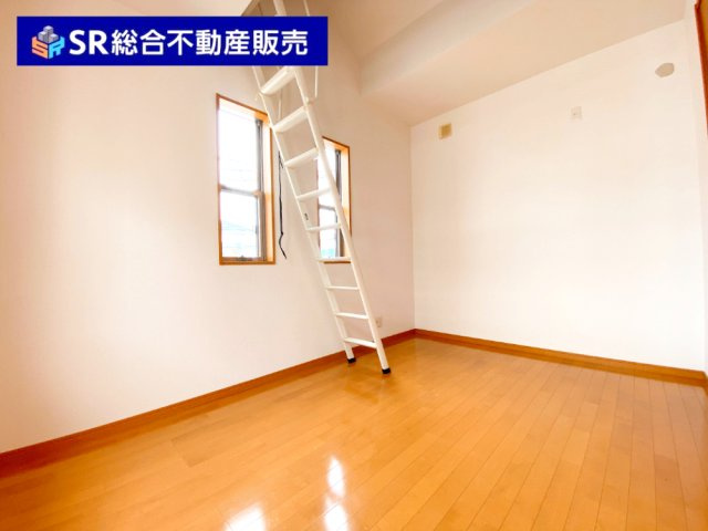 花園東町3丁目中古戸建の洋室|シンプルで使いやすい洋室です！