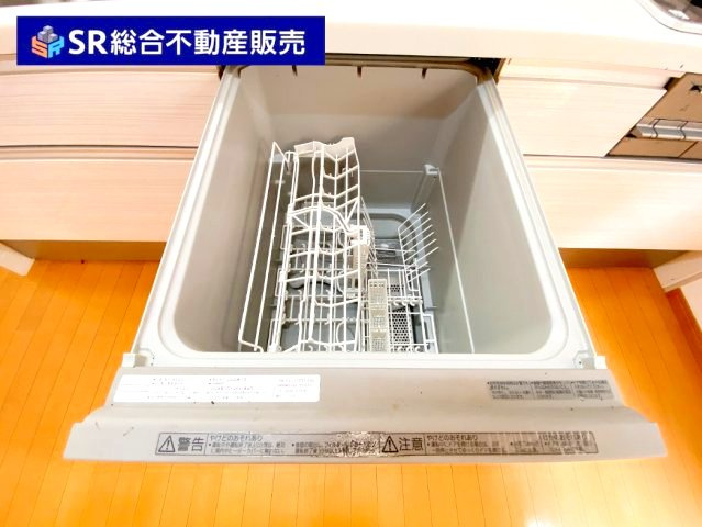 花園東町3丁目中古戸建の設備|食洗機があり洗い物の手間が省けます♪
