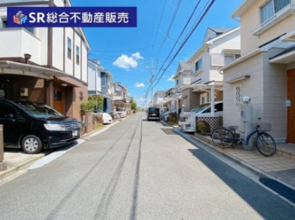 花園東町3丁目中古戸建の前面道路含む現地写真|前面道路含む現地写真です