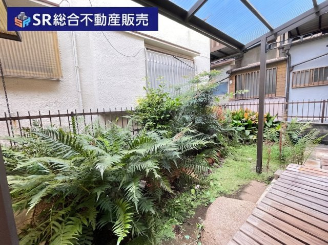 若江東町1丁目中古戸建の庭|小さい庭もあり、家庭菜園、小さいお子様のプール遊び等にお使いいただけます！