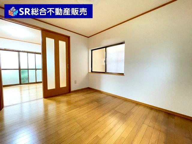 若江東町1丁目中古戸建の洋室|コンパクトで使いやすい洋室です