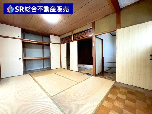 若江東町1丁目中古戸建の和室|弊社は中古戸建のご紹介、その後のリフォームのご提案、
賃貸物件のご紹介、すべてご対応可能です。
お客様にあったプランをご提案致します。
まずはお問合せ下さいませ。