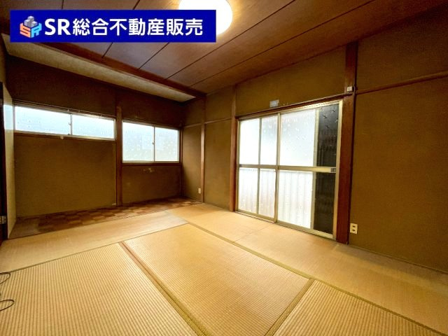 若江東町1丁目中古戸建の寝室|弊社は、工務店と関係強化を徹底し、世界情勢やナフサショックの影響を受けずに材料確保を行い、納期も遅れることがございませんので、心配ご無用です！お気軽にご相談下さい。