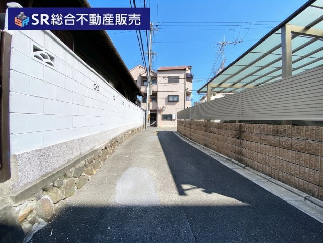 吉原1丁目中古戸建の前面道路含む現地写真|北宮小学校徒歩5分の立地です♪
