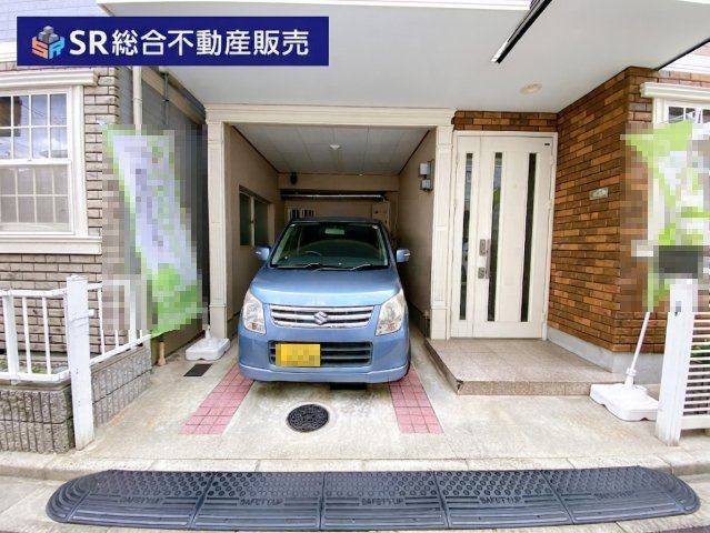 角田3丁目中古戸建の駐車場|お車をお持ちの方に必要な駐車場はビルトインガレージ（車種による）です！自転車・バイクも置けます。