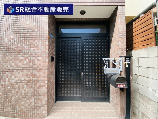 吉田5丁目中古戸建の玄関|弊社は中古戸建のご紹介、その後のリフォームのご提案、
賃貸物件のご紹介、すべてご対応可能です。
お客様にあったプランをご提案致します。
まずはお問合せ下さいませ。
