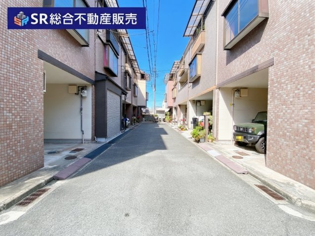 吉田5丁目中古戸建の前面道路含む現地写真|当日予約も大歓迎です！土日祝、雨の日やお子様連れのお客様の送迎も可能ですのでお気になさらずお問合せ下さい。お仕事終わりのお時間にも柔軟に対応致しますのでお気軽にお申し付け下さいませ。