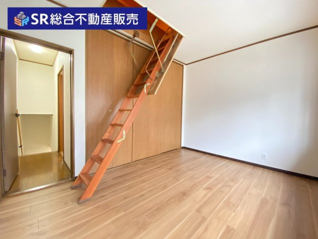 川田1丁目中古戸建の洋室|広々とした洋室です