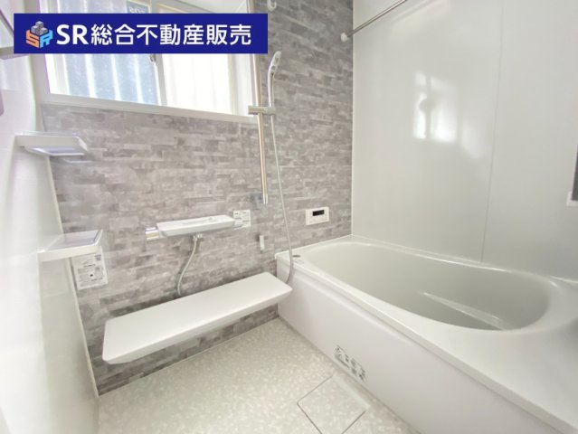 川田1丁目中古戸建の浴室|足を伸ばしてゆったりと浸かれる浴槽です♪