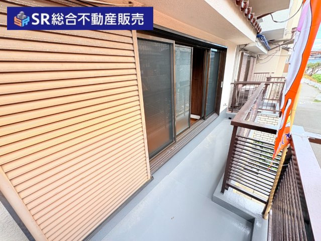 衣摺4丁目中古戸建のバルコニー|2面バルコニーなので使い勝手が良く、陽当たり良好で洗濯物が乾きやすいです！
