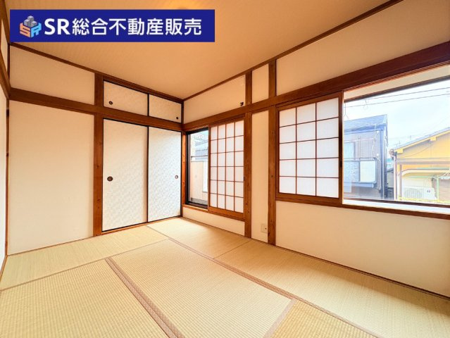 衣摺4丁目中古戸建の和室|3階6.0帖和室：大容量の押入がございます♪
