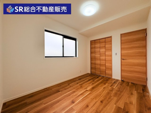 稲田新町3丁目中古戸建の洋室|2階5.7帖洋室南側：大容量のクローゼットがあります♪個人のお部屋として使いやすいです☆
