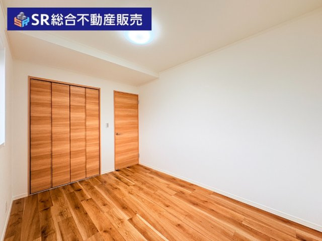 稲田新町3丁目中古戸建の洋室|2階5.7帖洋室南側：落ち着いて過ごせるお部屋です♪
