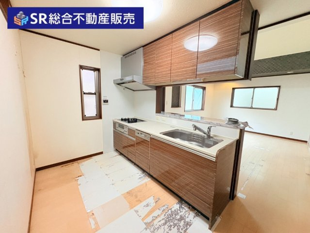 高井田中1丁目中古戸建のキッチン|太陽光発電システム有☆電気代が節約できます
