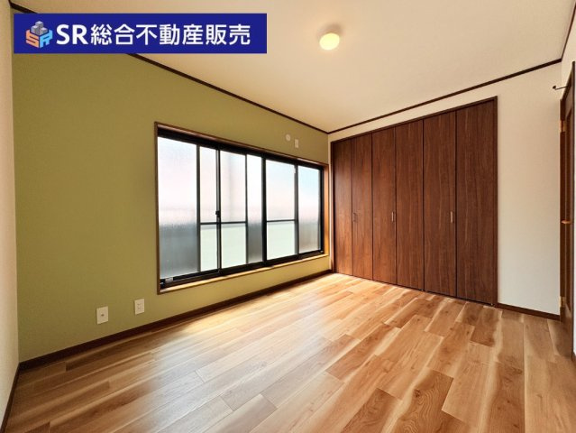 鴻池町1丁目中古戸建の寝室|3階南側6.0帖：寝室としてもいかがでしょうか☆
